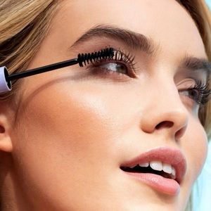 PACIFICA Activist Volume & Curl Mascara In Black